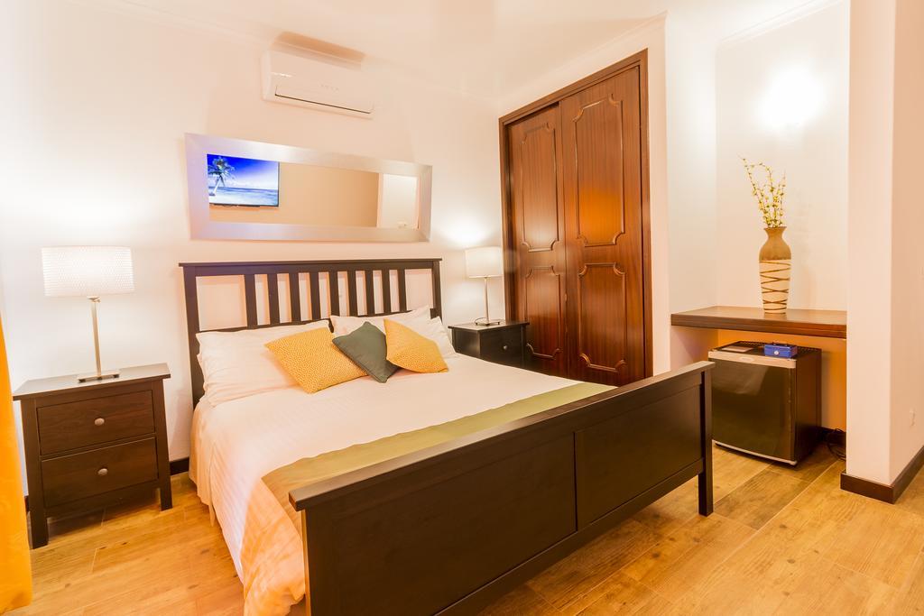 Holiday Lagos Hotel Phòng bức ảnh